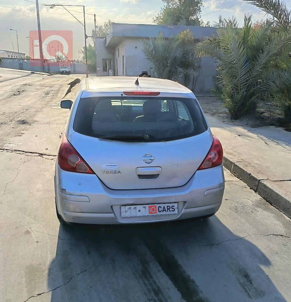 نيسان فيرسا